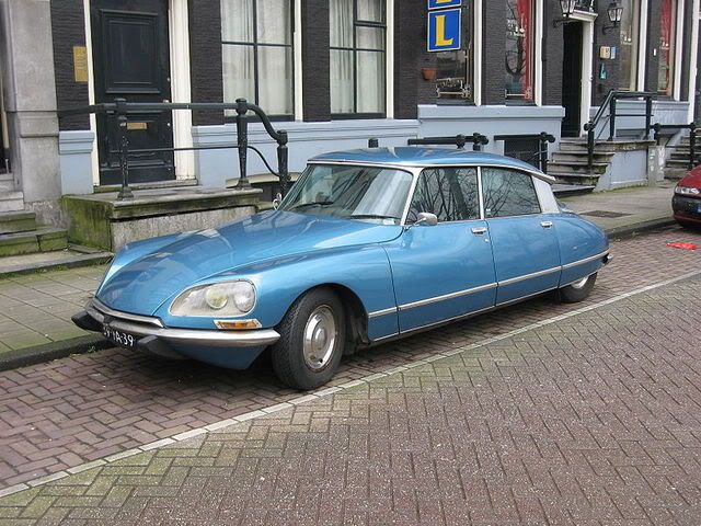 800px-Citroen_ds.jpg