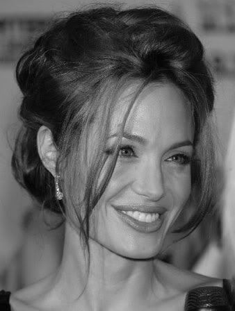 http://i655.photobucket.com/albums/uu273/aphrodite_doe/Angelina-Jolie-11.jpg?t=1287409976