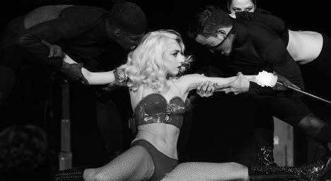 http://i655.photobucket.com/albums/uu273/aphrodite_doe/Lady-Gaga-5.jpg?t=1262170150