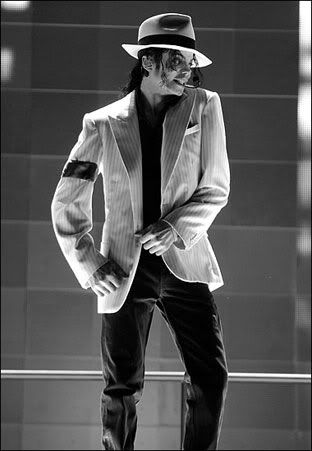 http://i655.photobucket.com/albums/uu273/aphrodite_doe/Michael-Jackson-9.jpg