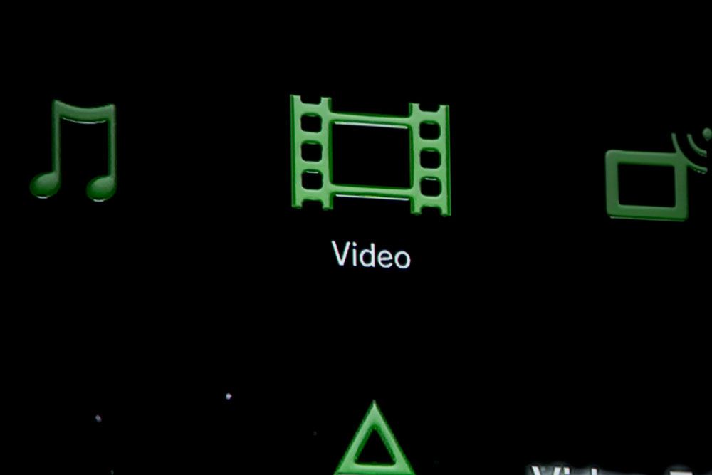 vpl-vw1000es_logo_playstation_2_large.jpg